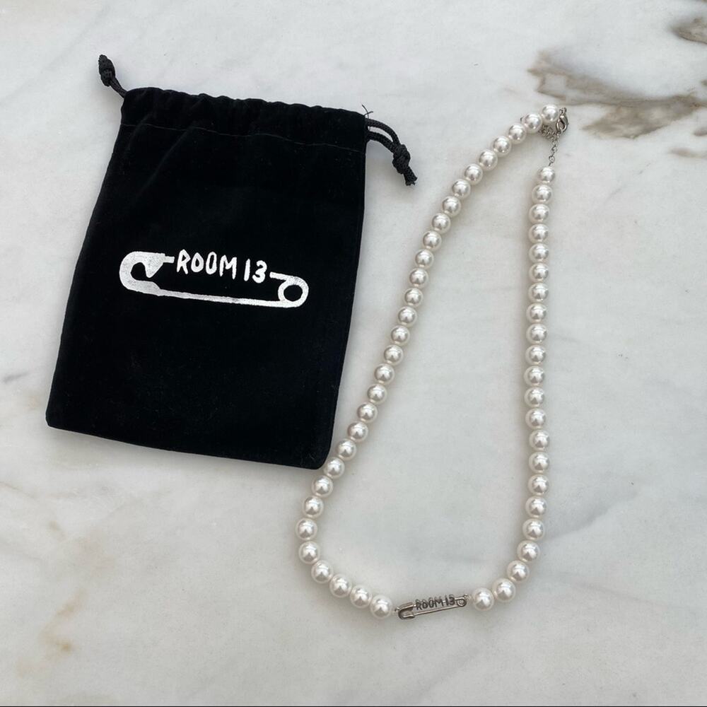 Room 13 Los Angeles The Signature Logo Pearls Necklace